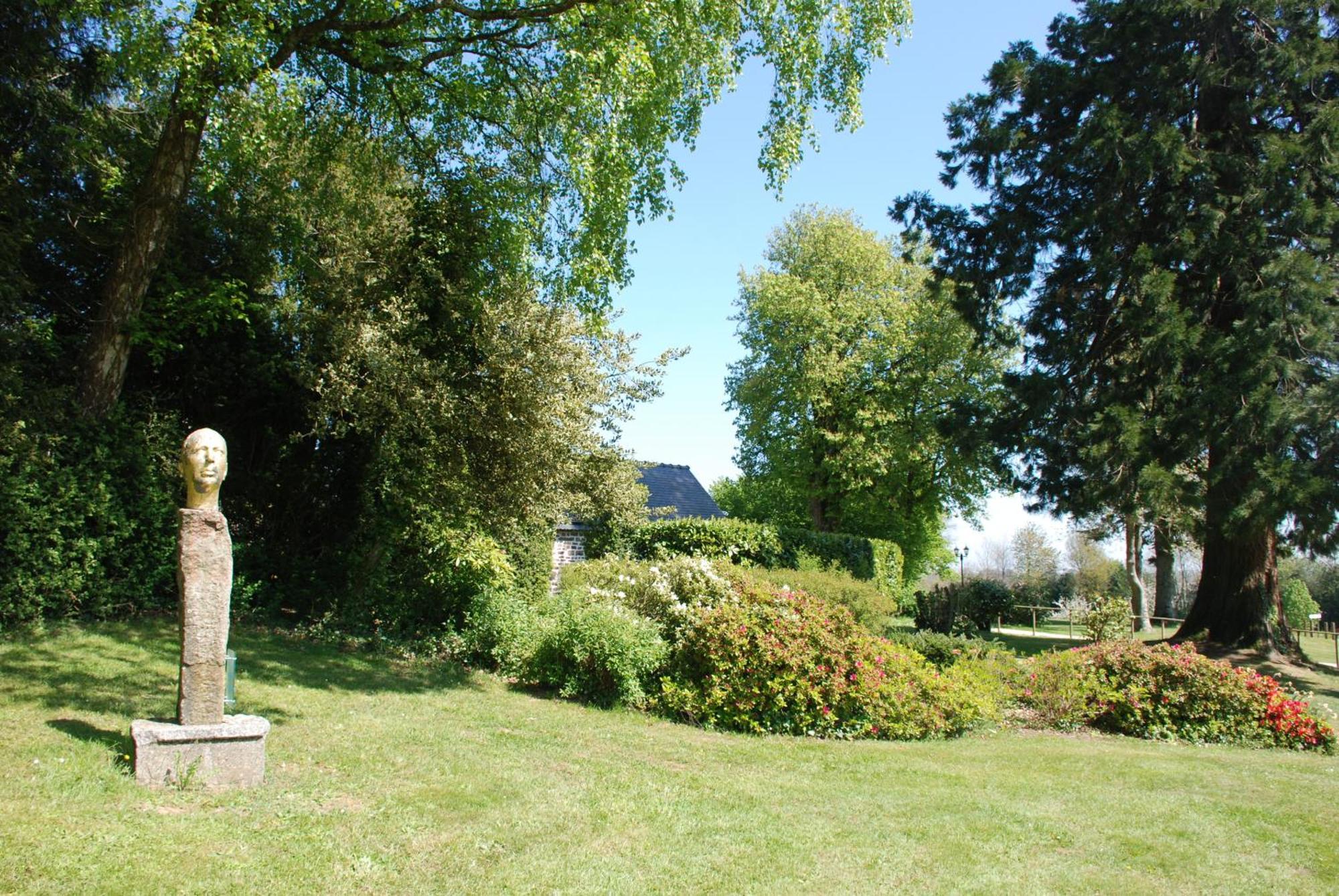 Chateau Du Bourg Saint-Denis-de-Gastines Exterior foto