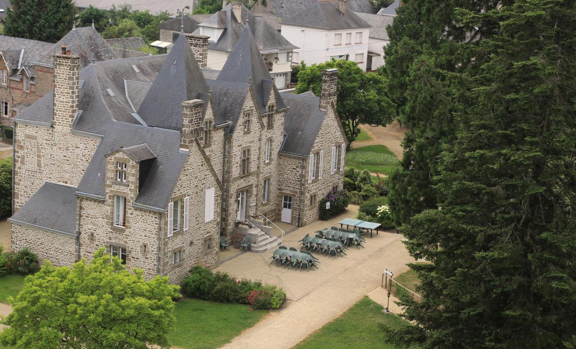 Chateau Du Bourg Saint-Denis-de-Gastines Exterior foto