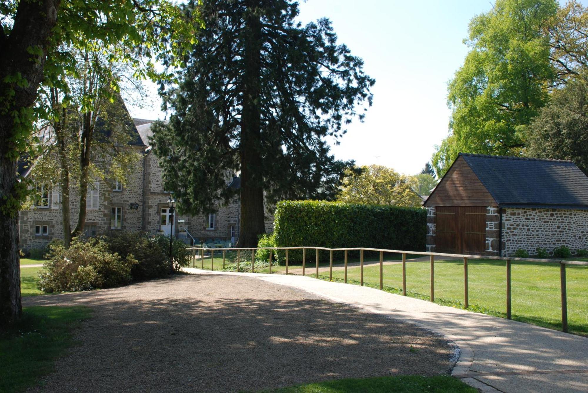 Chateau Du Bourg Saint-Denis-de-Gastines Exterior foto
