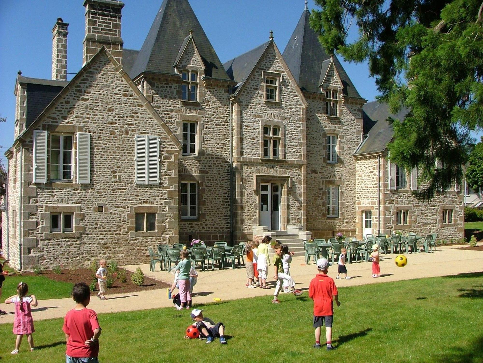 Chateau Du Bourg Saint-Denis-de-Gastines Exterior foto